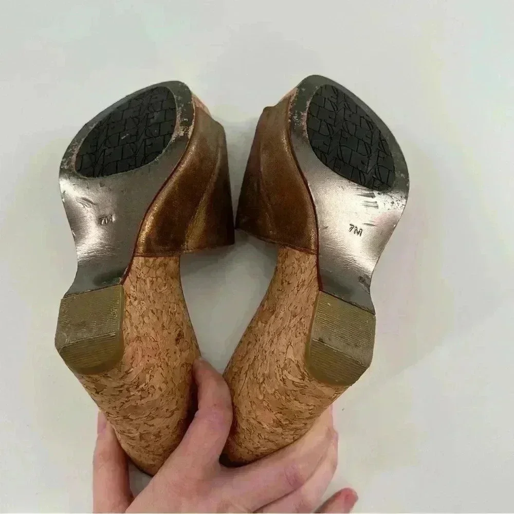 Diane Von Furstenberg sandals 7 bronze metallic leather platform vintage 90s Y2k